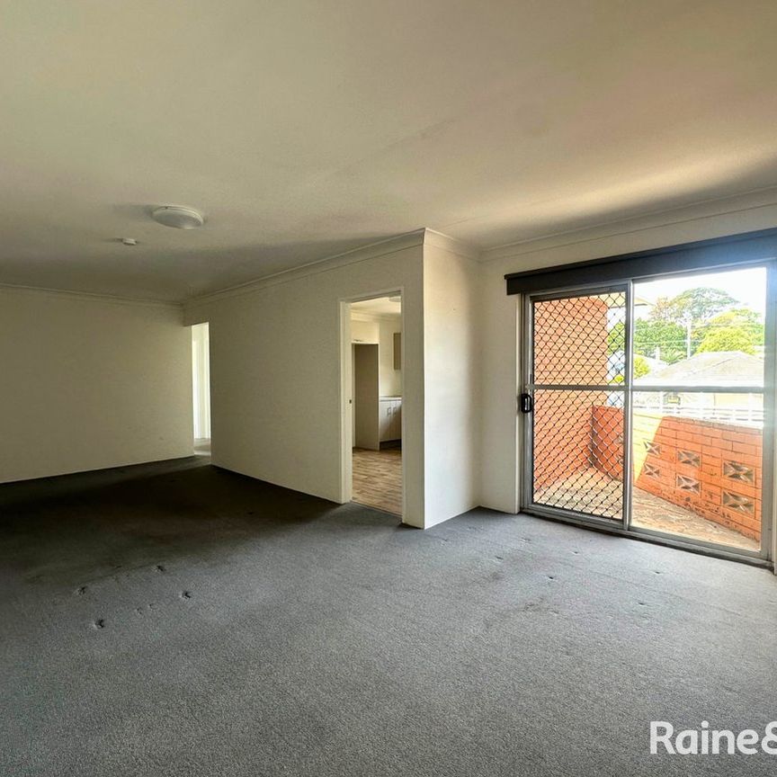 Spacious 2 Bedroom unit - Photo 1