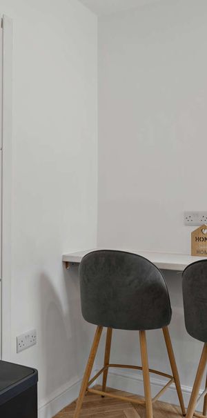 Derbyshire Lane Room 2 - Photo 1