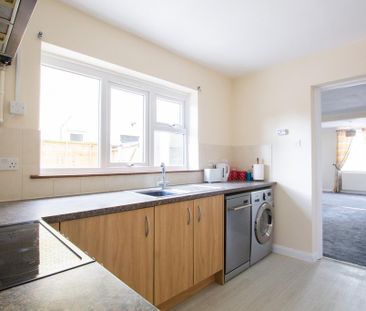 3 bedroom semi-detached house to rent - Photo 2