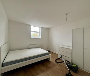 3 bedroom flat to rent - Photo 3