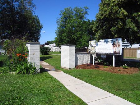 Three Bedroom Townhouse - Photo 2