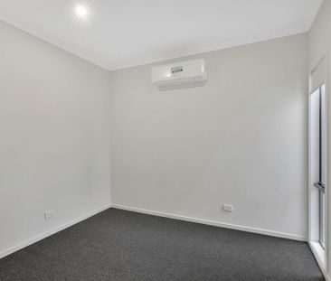 Beautifully Designed 4-Bedroom Family Home in Prime Location - Photo 5