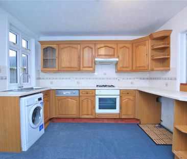 2 bedroom end of terrace house to rent - Photo 4