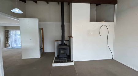 Spread Out in Style – Master Bedroom Retreat with Deck - Photo 2