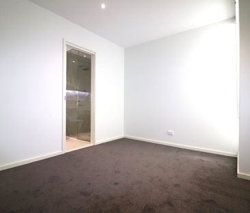 Larger Than Average Apartment!! - Photo 3