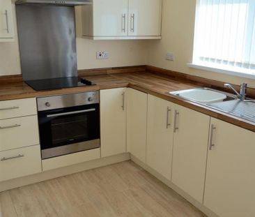 2 Bedroom House - Semi-Detached - Photo 2