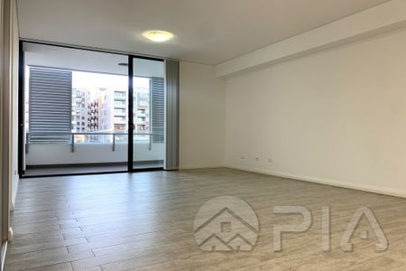 Nearly New One bedroom Apartment with Spectacular City Views - Photo 3