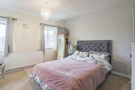 3 bedroom semi-detached house to rent - Photo 4