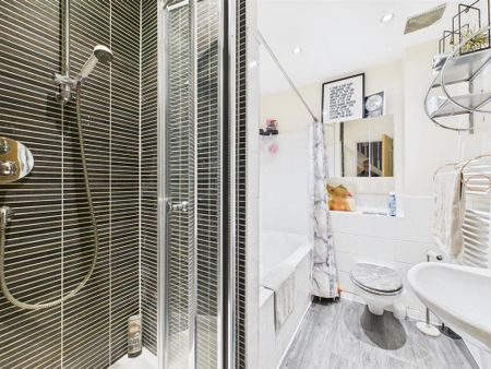 4 bedroom terraced house to rent - Photo 5