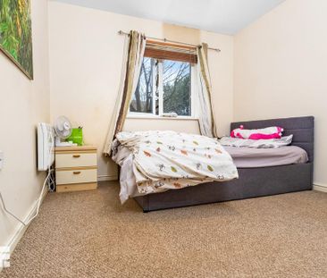 2 bedroom ground floor flat to rent - Photo 2