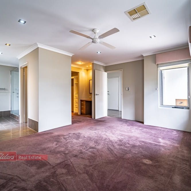 LARGE FAMILY HOME IN CENTRAL BALDIVIS!!!! - Photo 1