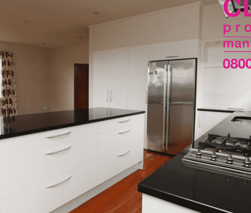 Modern open plan living town house - Photo 3