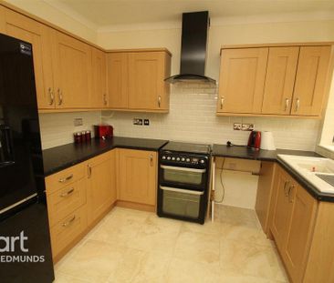 2 bedroom end of terrace house to rent - Photo 5