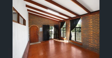 Charming 3 Bedroom Home in the Heart of Maroochydore - Photo 5