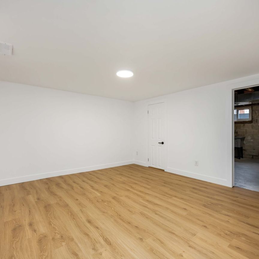 Fully Renovated 2-Bedroom Apartment in Sarnia – Modern &amp; Move-In Ready - Photo 1