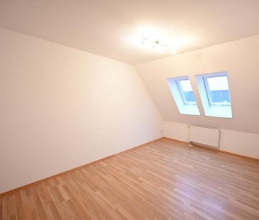 Gepflegte Doppelhaushälfte mit Doppelgarage in ruhiger Wohnlage! - Photo 4