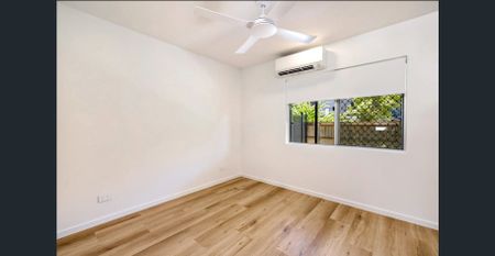 Contemporary two-bedroom apartment with gorgeous courtyard & resort-style pool - Photo 4