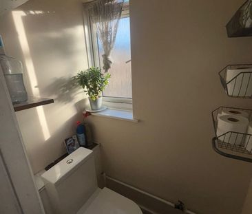 Room in a Shared Flat, St Hugh's Rd, SE20 - Photo 5