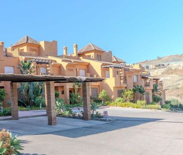 Luxury Townhouse for rent in Estepona, Andalusia - Photo 6