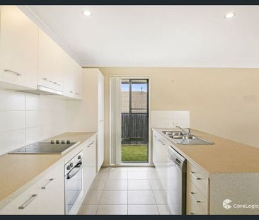 Fantastic (4) bedroom large family home in Glenvale - Photo 3