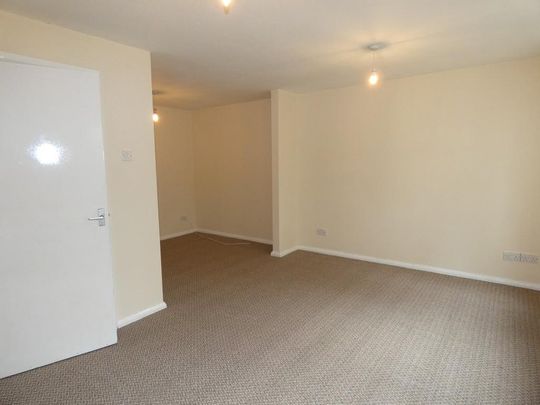 2 bedroom end of terrace house to rent - Photo 1