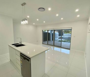 MODERN 4 BEDROOM DUPLEX - Photo 4