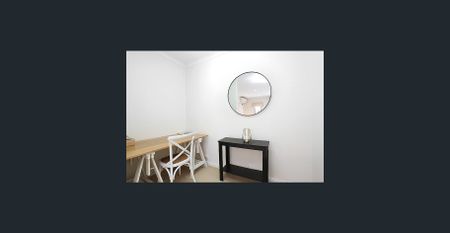 Stylish & Fully Furnished St Kilda Apartment – Just Move In! - Photo 2