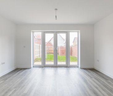 2 bedroom semi-detached house to rent - Photo 3