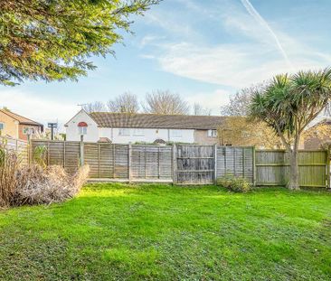 5 bedroom semi-detached house to rent - Photo 4