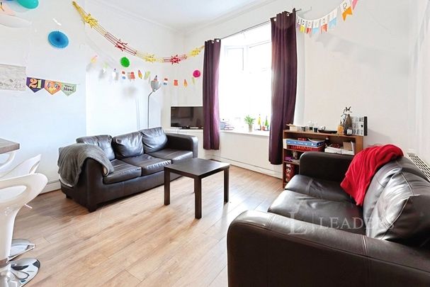 4 bedroom apartment to rent Wilmslow Road, Manchester, M14 - Photo 1
