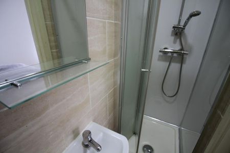 6 bedroom terraced house to rent - Photo 4
