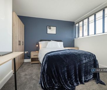 1 bedroom in a house share to rent - Photo 2