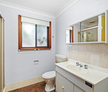 Spacious Villa - Conveniently Located - Photo 6