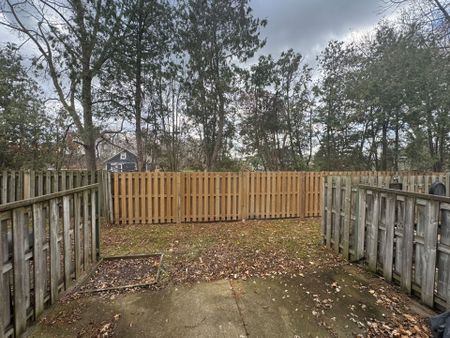 For Lease - 5852 FRONTENAC Street Unit# 8, Niagara Falls, Ontario - Photo 3