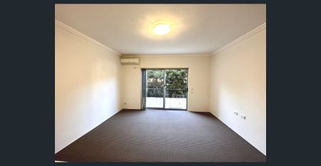 Modern & Convenient Ground-Floor Living - Photo 2