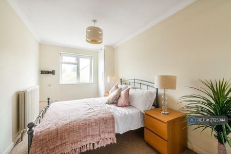 1 bedroom in a house share to rent - Photo 5