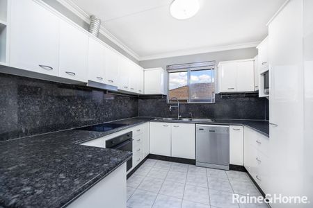 Spacious Three Bedroom Unit in Belmore - Photo 2