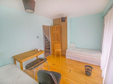 4beds Terraced House - Photo 3