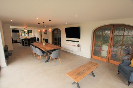 4 Bedroom Detached House, Chester - Photo 4