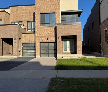 For Lease - 11 Denarius Crescent, Richmond Hill, Ontario - Photo 3