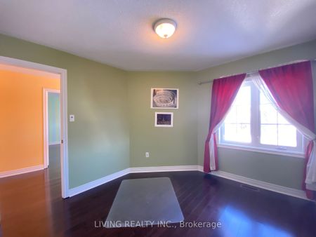 Detached Home For Lease | W8080582 - Photo 4