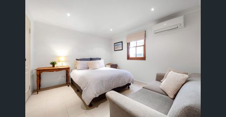 A Charming Family Home in a Leafy Holland Park West Pocket - Photo 4