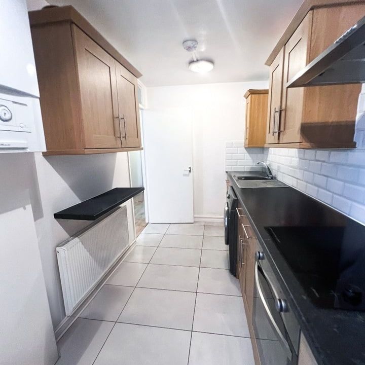 Room in a Shared House, London, W10 - Photo 1