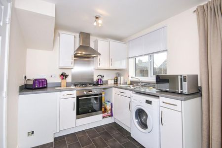 2 bedroom semi-detached house to rent - Photo 2