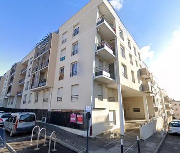 Location Appartement 2 pièces 52m² LA SEYNE SUR MER 83500 - Photo 2