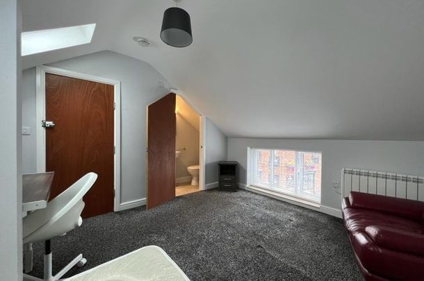 Flat 2, 104 Ashby Road - Photo 1