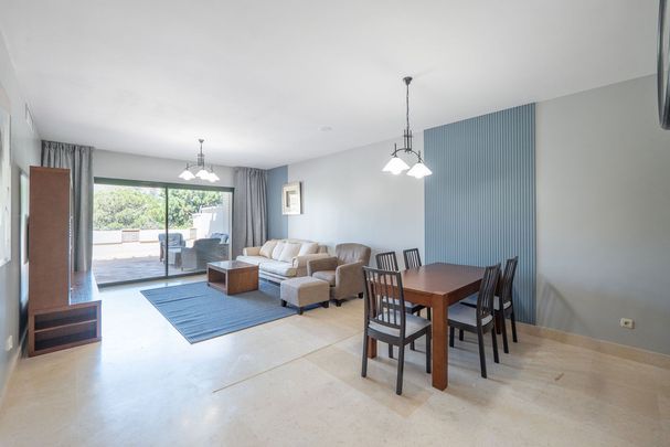 Apartamento planta baja en alquiler en El Madroñal, Benahavis - Photo 1