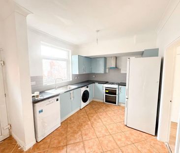 3 bedroom semi-detached house to rent - Photo 4