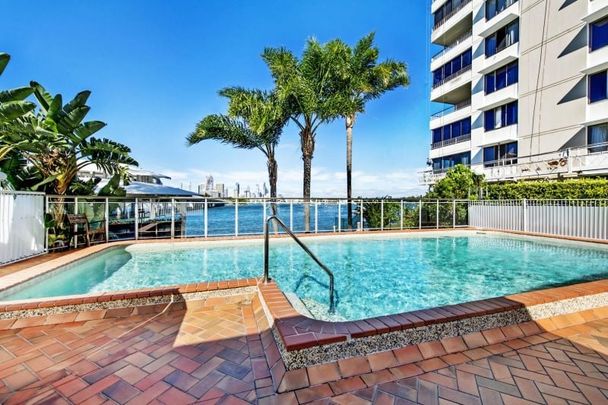 Studio Apartment Minutes Away from Everything! - Photo 1