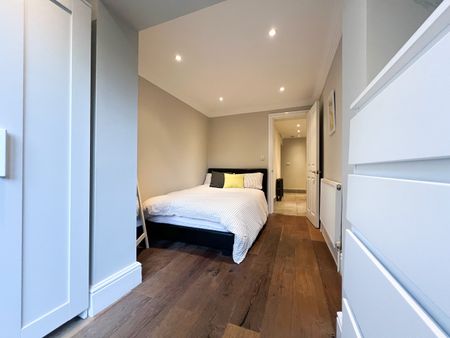 2 Bed Flat, South Lambeth Road, SW8 - Photo 2